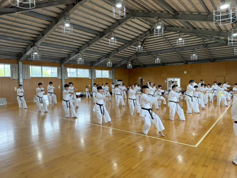 体育館での型稽古