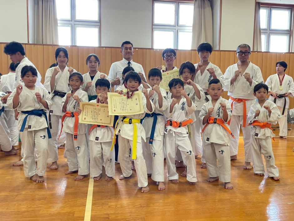 千葉中央支部型交流試合に出場したいすみ道場の選手と指導者